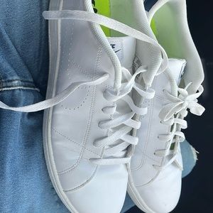 Nike court Royale 2 white